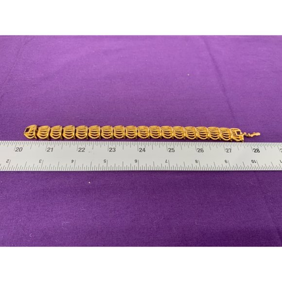 Trifari Gold Tone 7 Inch Mid Century Modern Fold Over Clasp 7.5" Bracelet - Picture 5 of 7